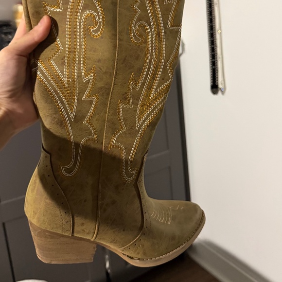 Taupe Heeled Western Cowgirl/Cowboy Boots, worn once - Picture 2 of 5